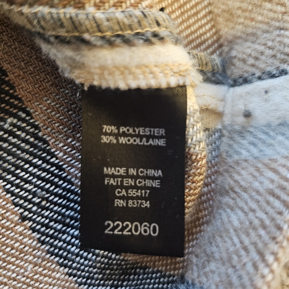 Carré Noir Plaid Shacket Size Small - Picture 6 of 6